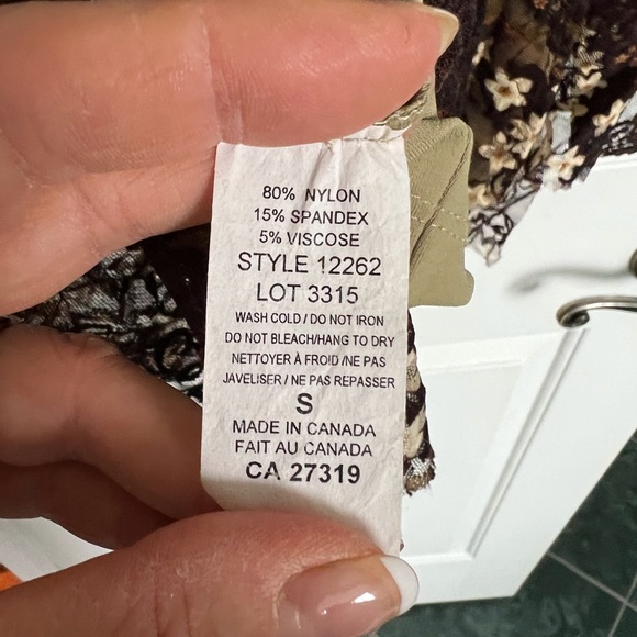 ☀️ Stunning top - brown with flowers - Picture 7 of 7